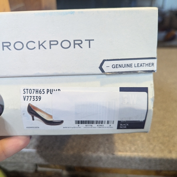 Classic Rockport Black Leather Mid-Heel Pumps - Women's - Picture 4 of 5